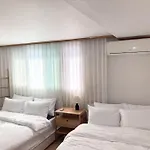 Woodside House/ Hongik St. Exite 5~7 3Min