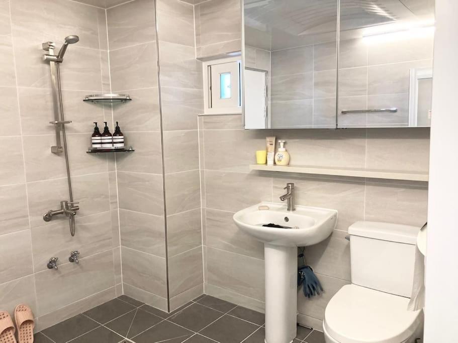 Woodside House/ Hongik St. Exite 5~7 3min Holiday home *