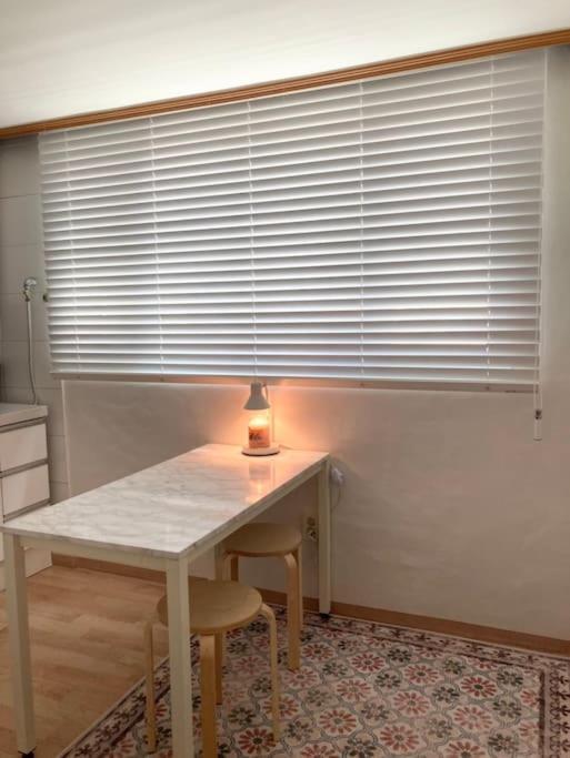 Woodside House/ Hongik St. Exite 5~7 3min * Seoul