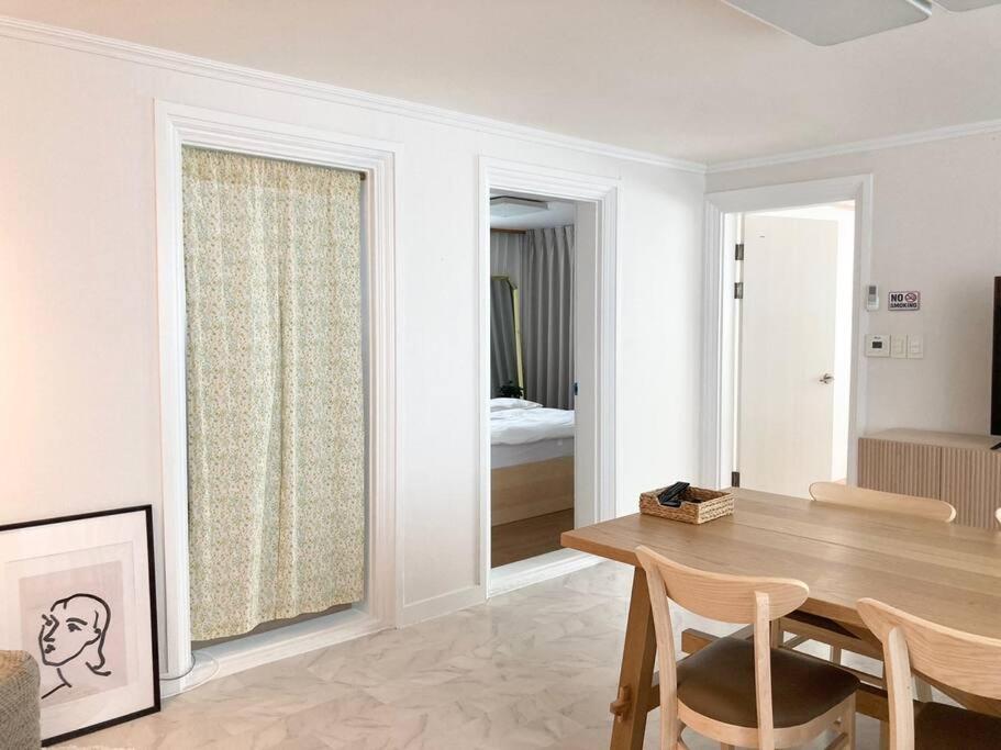 Woodside House/ Hongik St. Exite 5~7 3min Holiday home *
