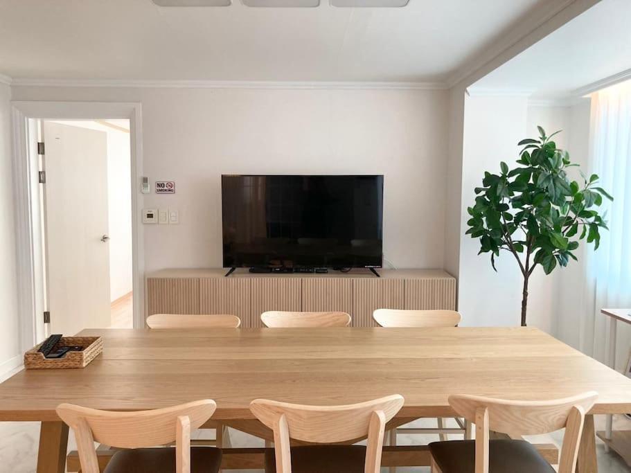 Holiday home Woodside House/ Hongik St. Exite 5~7 3min