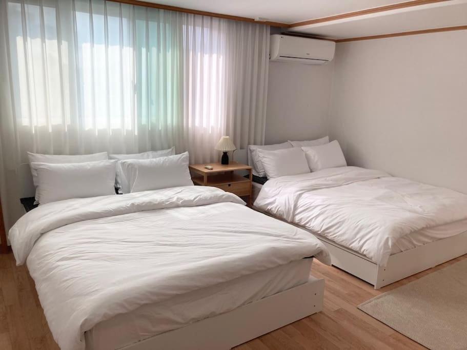 Woodside House/ Hongik St. Exite 5~7 3min Holiday home Seoul