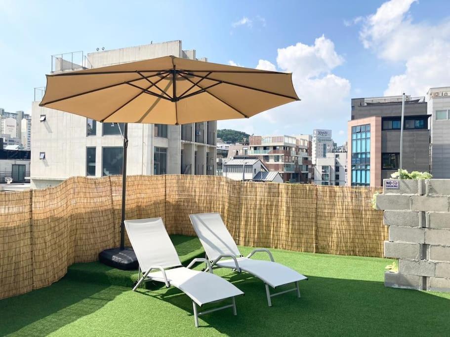Woodside House/ Hongik St. Exite 5~7 3min * Seoul